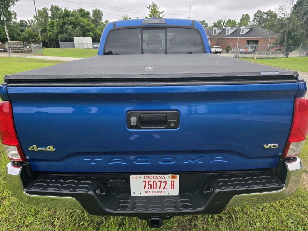 2017 Toyota Tacoma Image 6