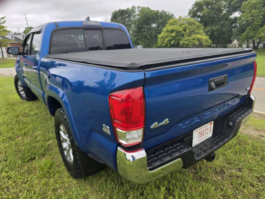 2017 Toyota Tacoma Image 7