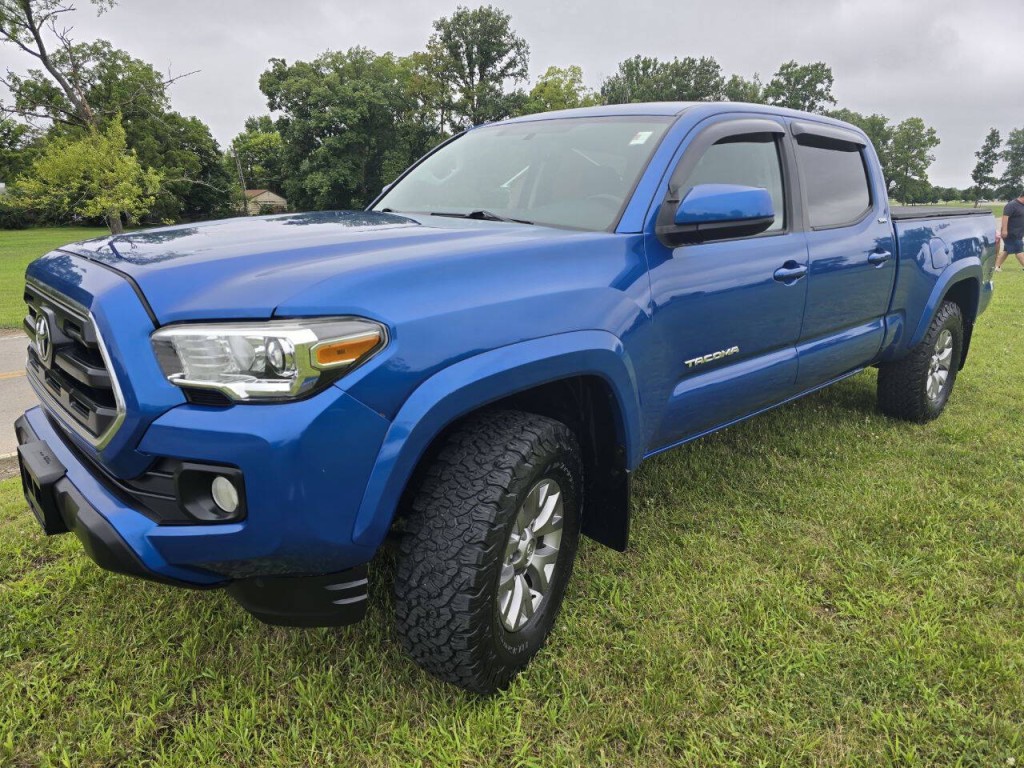 2017 Toyota Tacoma Image 11