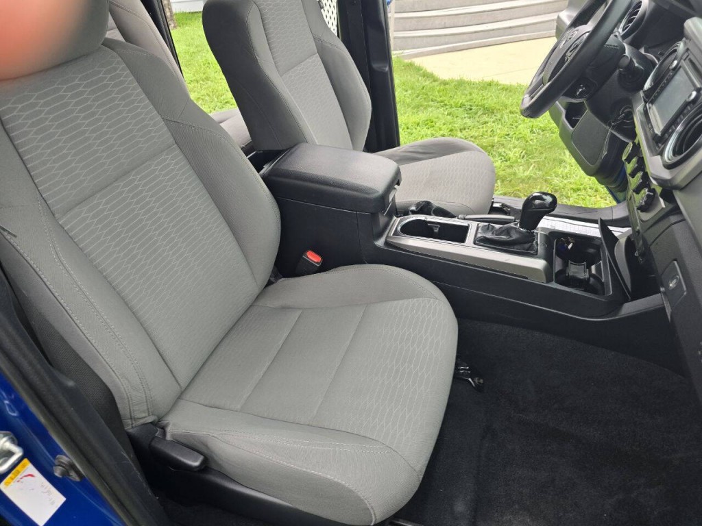 2017 Toyota Tacoma Image 21