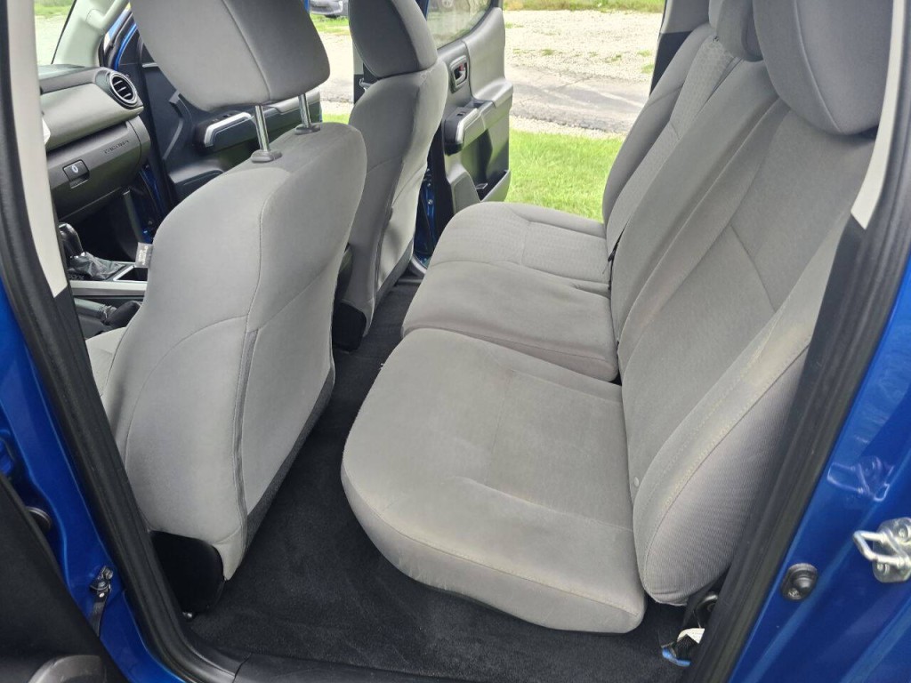 2017 Toyota Tacoma Image 24