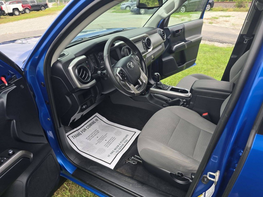 2017 Toyota Tacoma Image 26