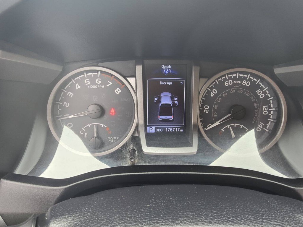 2017 Toyota Tacoma Image 27