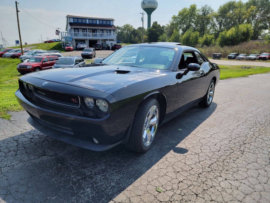 2010 Dodge Challenger Image 2
