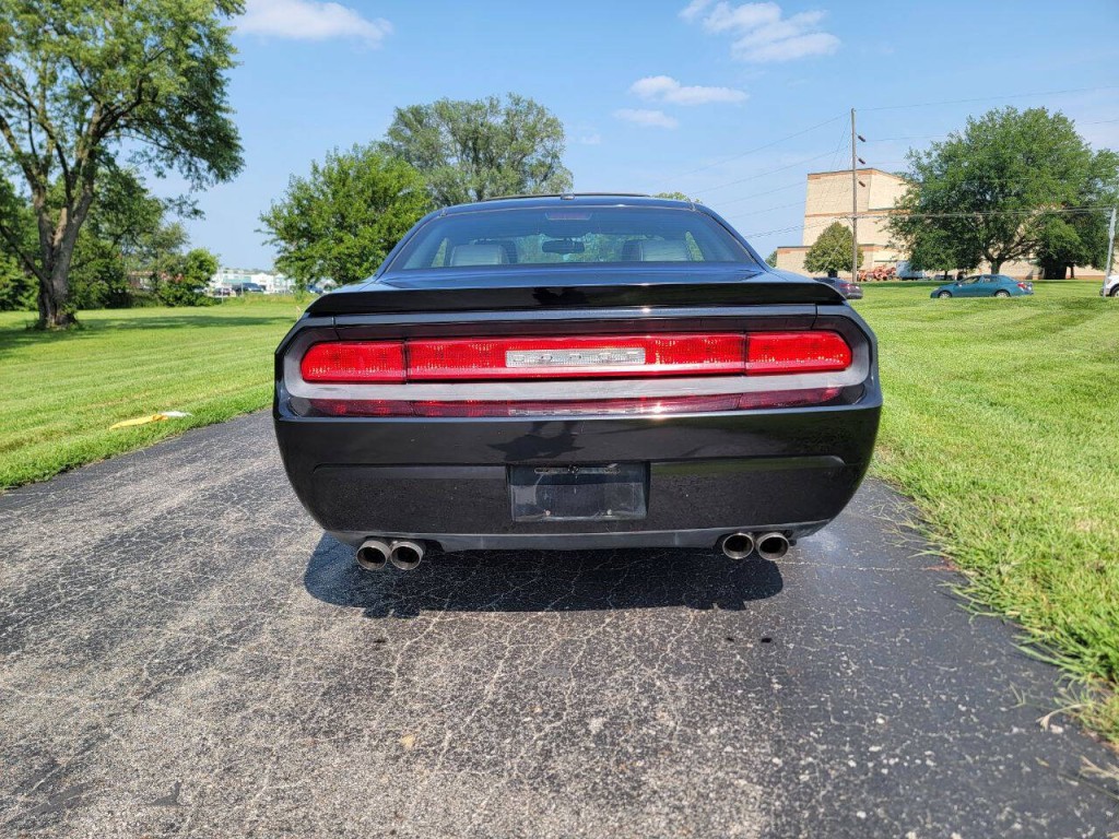 2010 Dodge Challenger Image 8
