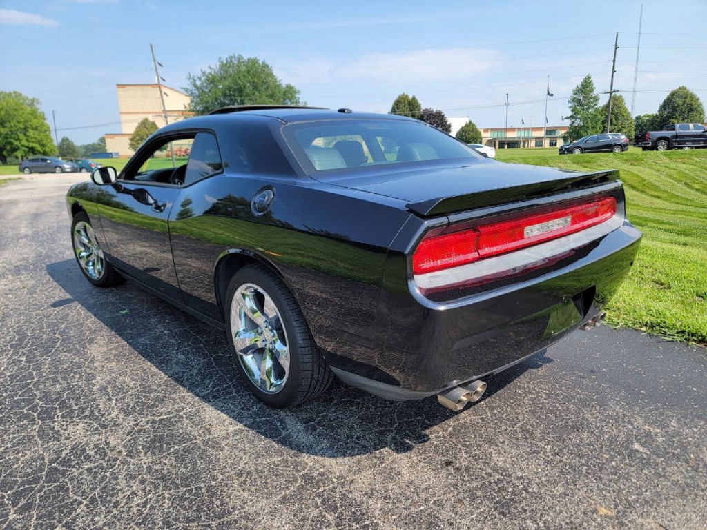 2010 Dodge Challenger Image 9