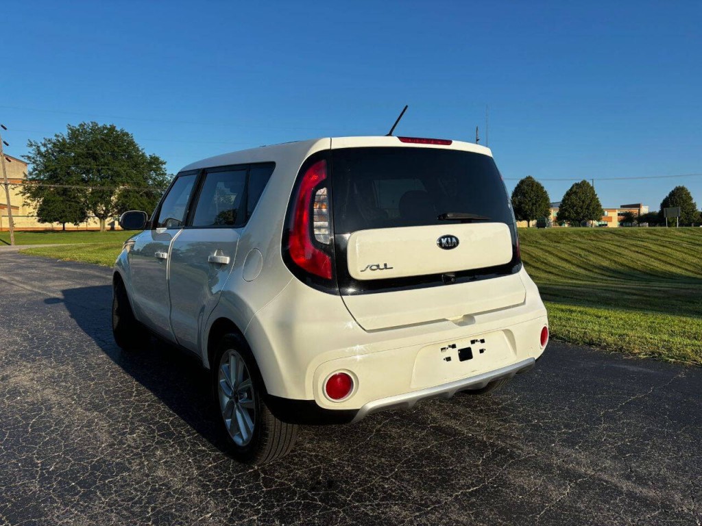 2018 Kia Soul Image 2