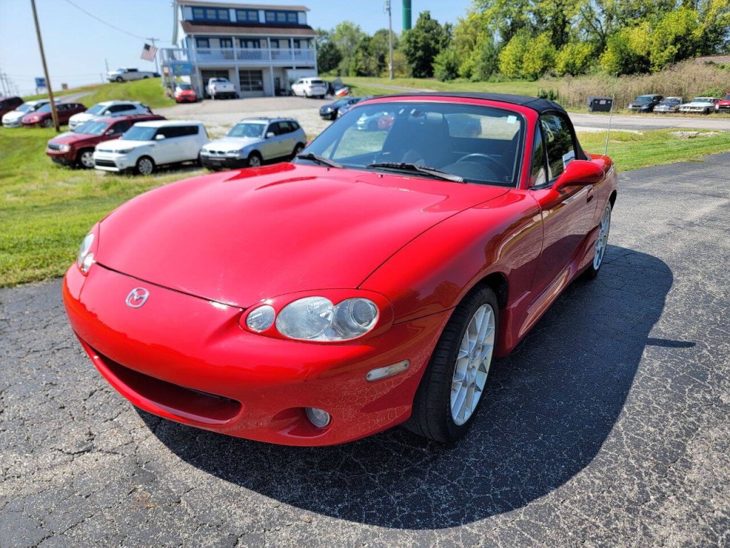 2003 Mazda MX-5 Miata Image 2
