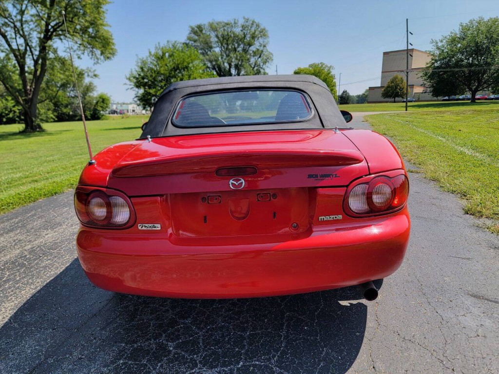 2003 Mazda MX-5 Miata Image 8