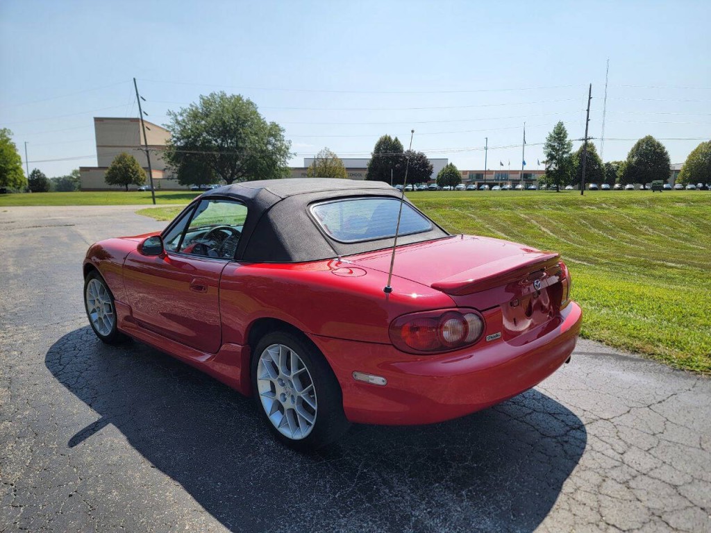 2003 Mazda MX-5 Miata Image 9