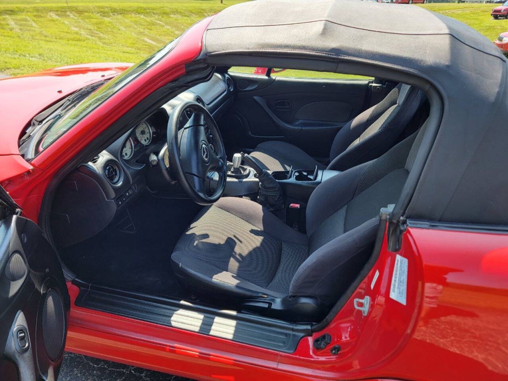 2003 Mazda MX-5 Miata Image 11