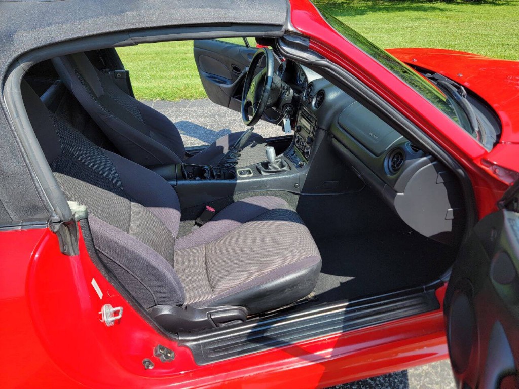 2003 Mazda MX-5 Miata Image 12