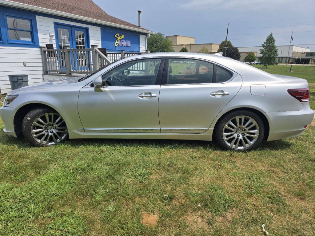 2014 Lexus LS 460 Image 2