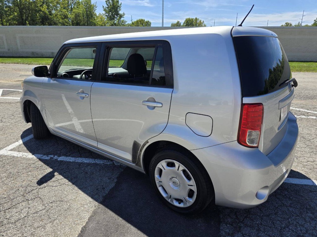 2011 Scion xB Image 8
