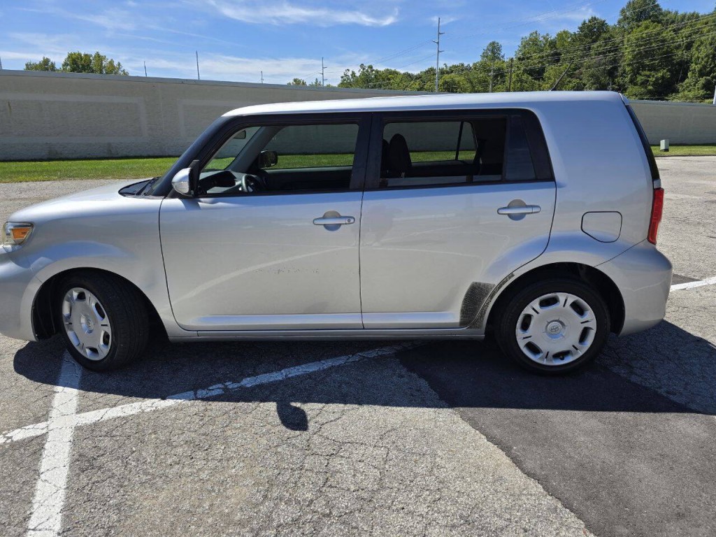 2011 Scion xB Image 9
