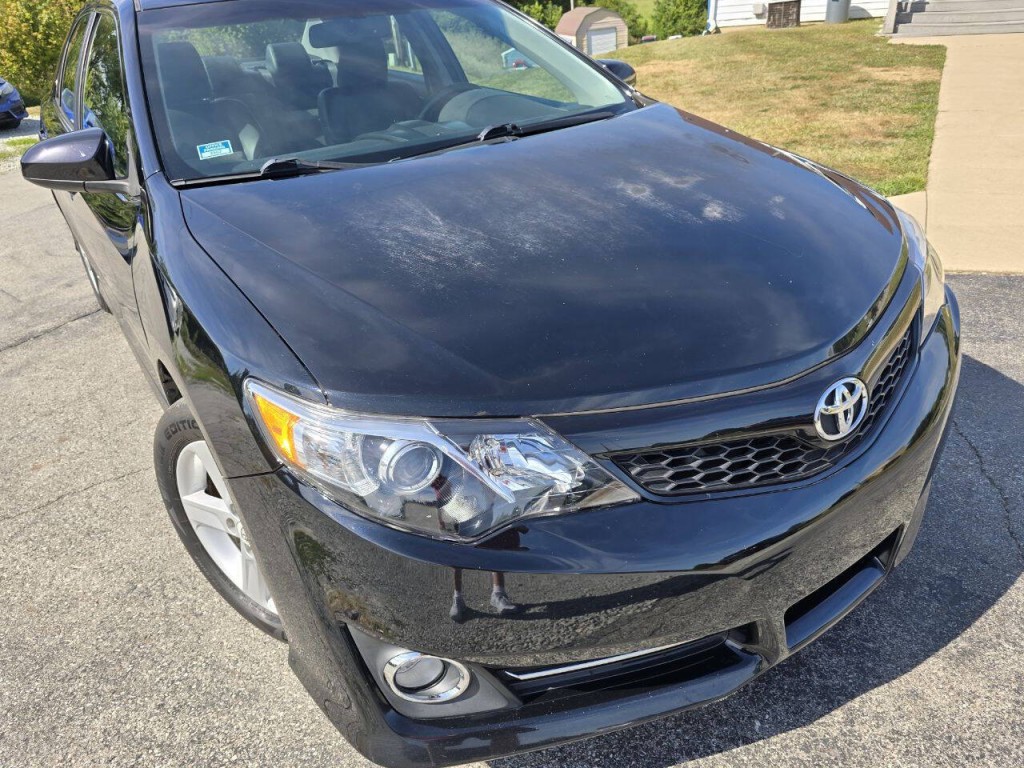2012 Toyota Camry Image 2