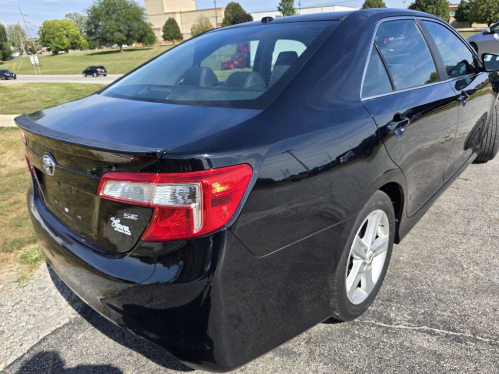 2012 Toyota Camry Image 5