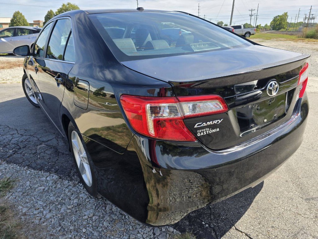 2012 Toyota Camry Image 7