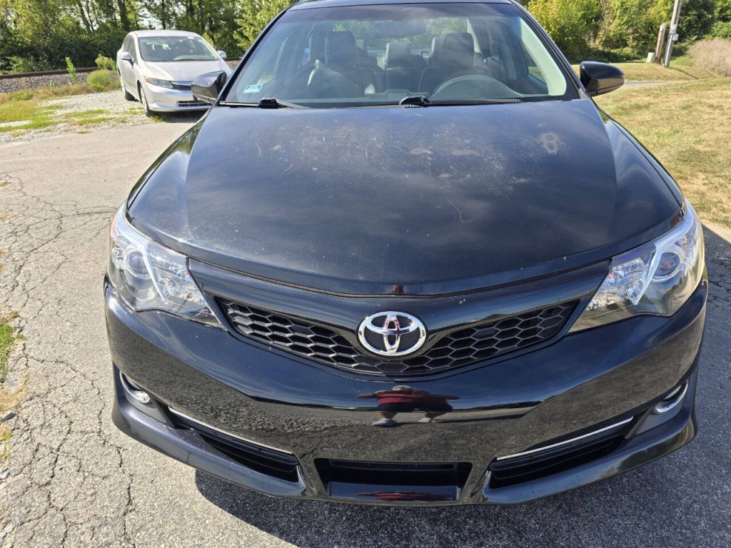 2012 Toyota Camry Image 12