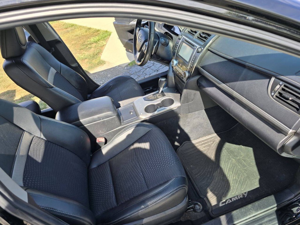 2012 Toyota Camry Image 14