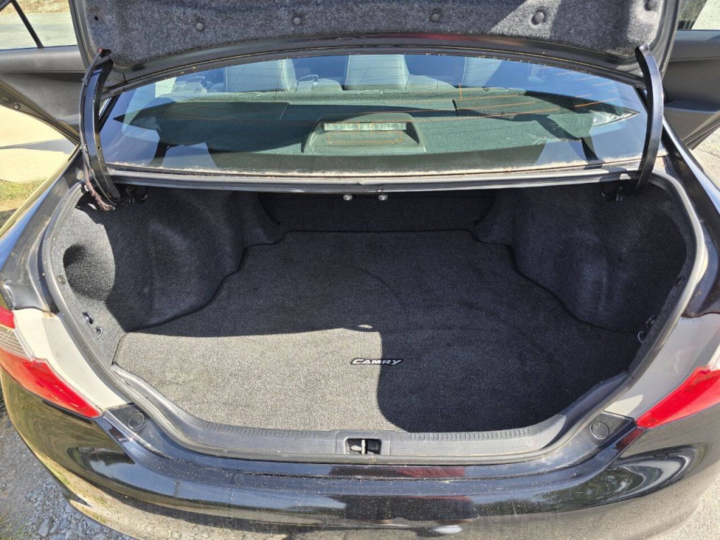 2012 Toyota Camry Image 16