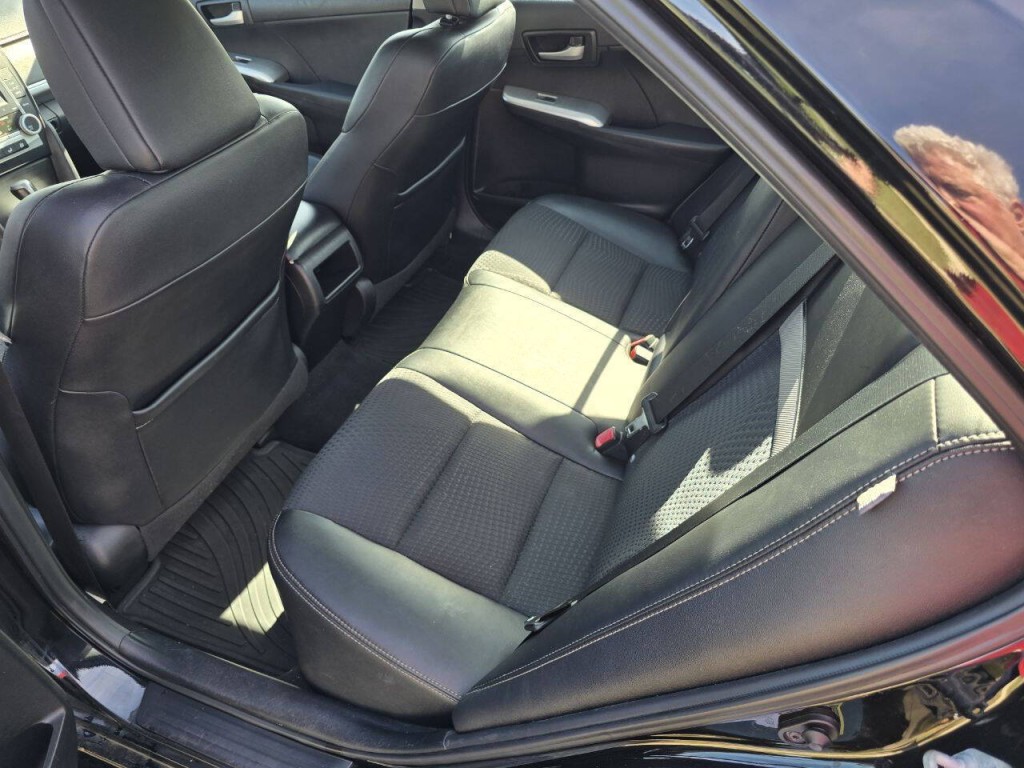 2012 Toyota Camry Image 17