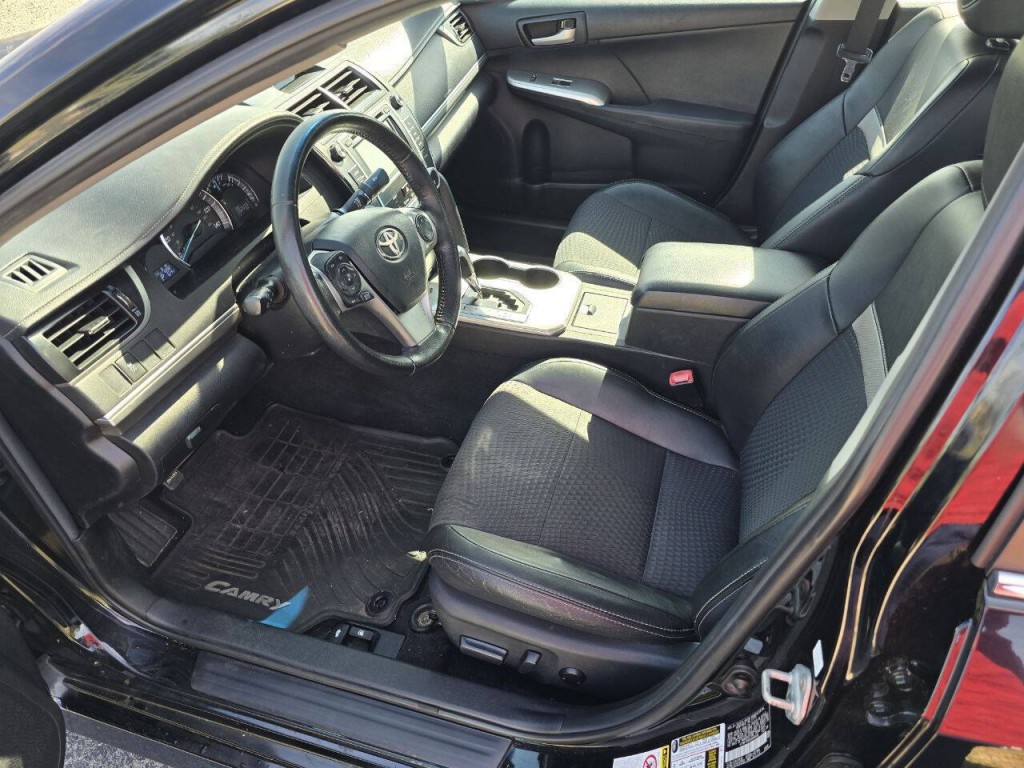 2012 Toyota Camry Image 18