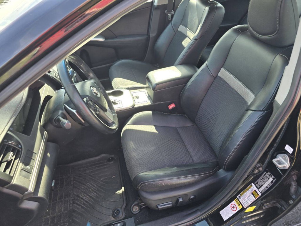 2012 Toyota Camry Image 19