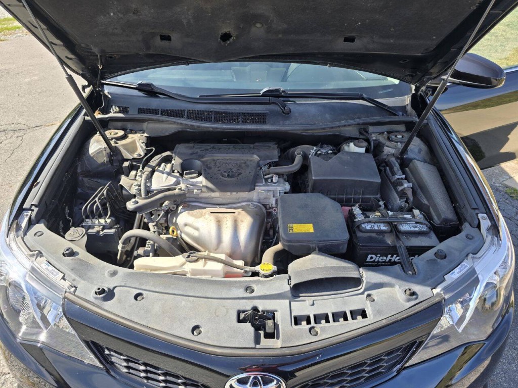 2012 Toyota Camry Image 21