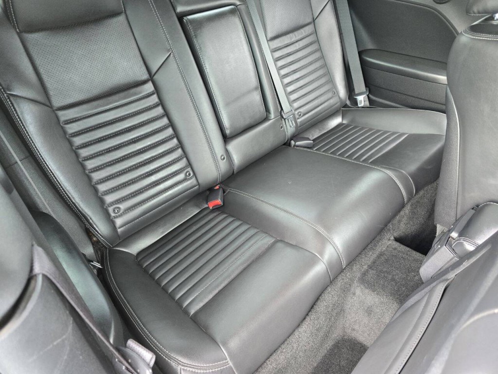 2013 Dodge Challenger Image 15