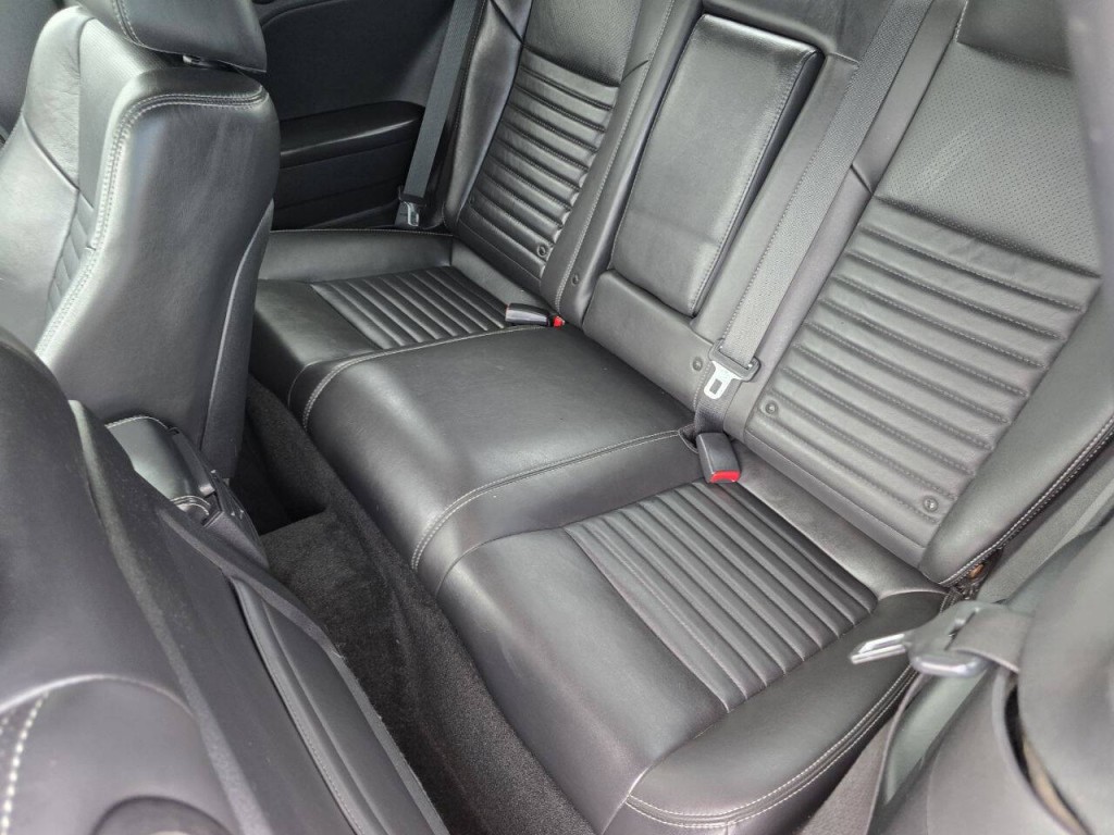 2013 Dodge Challenger Image 18