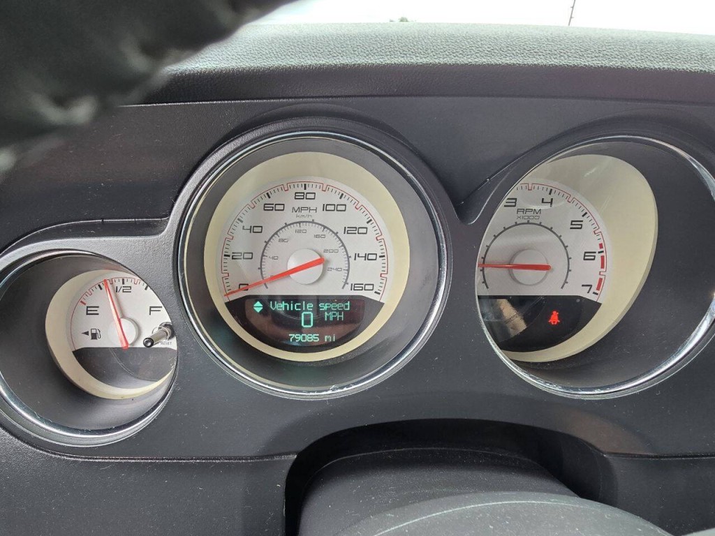 2013 Dodge Challenger Image 24