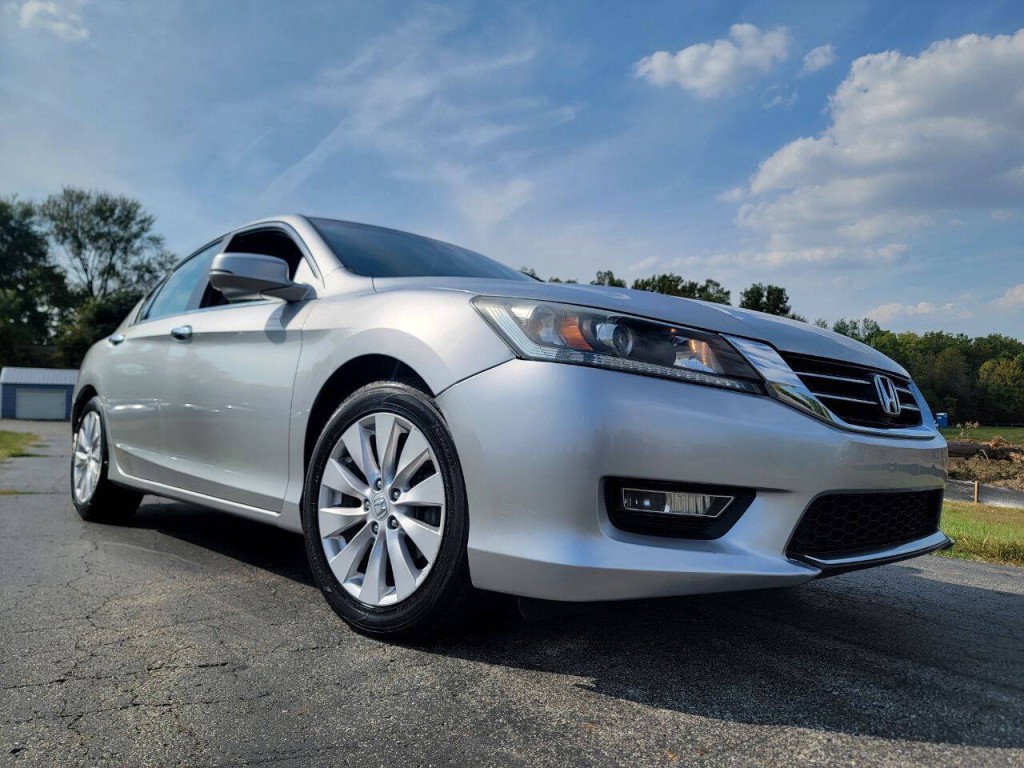 2013 Honda Accord Image 1