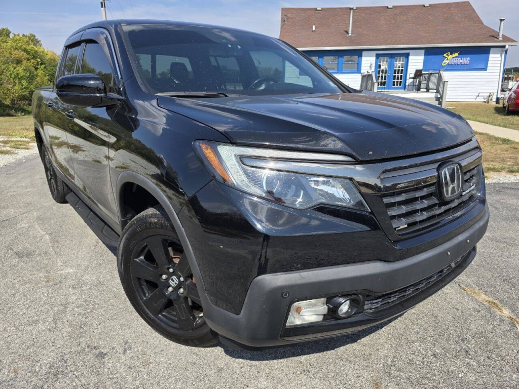 2017 Honda Ridgeline Image 2