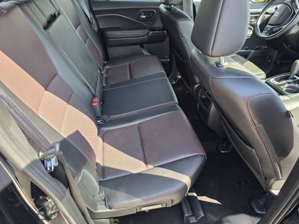 2017 Honda Ridgeline Image 16