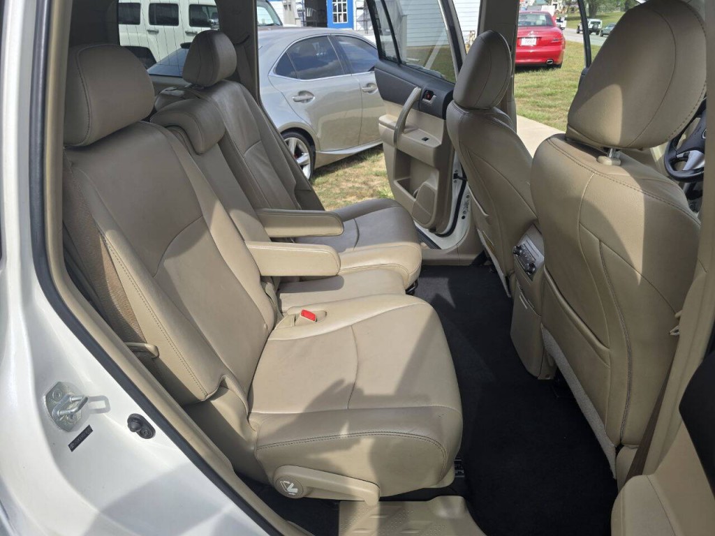2013 Toyota Highlander Image 16