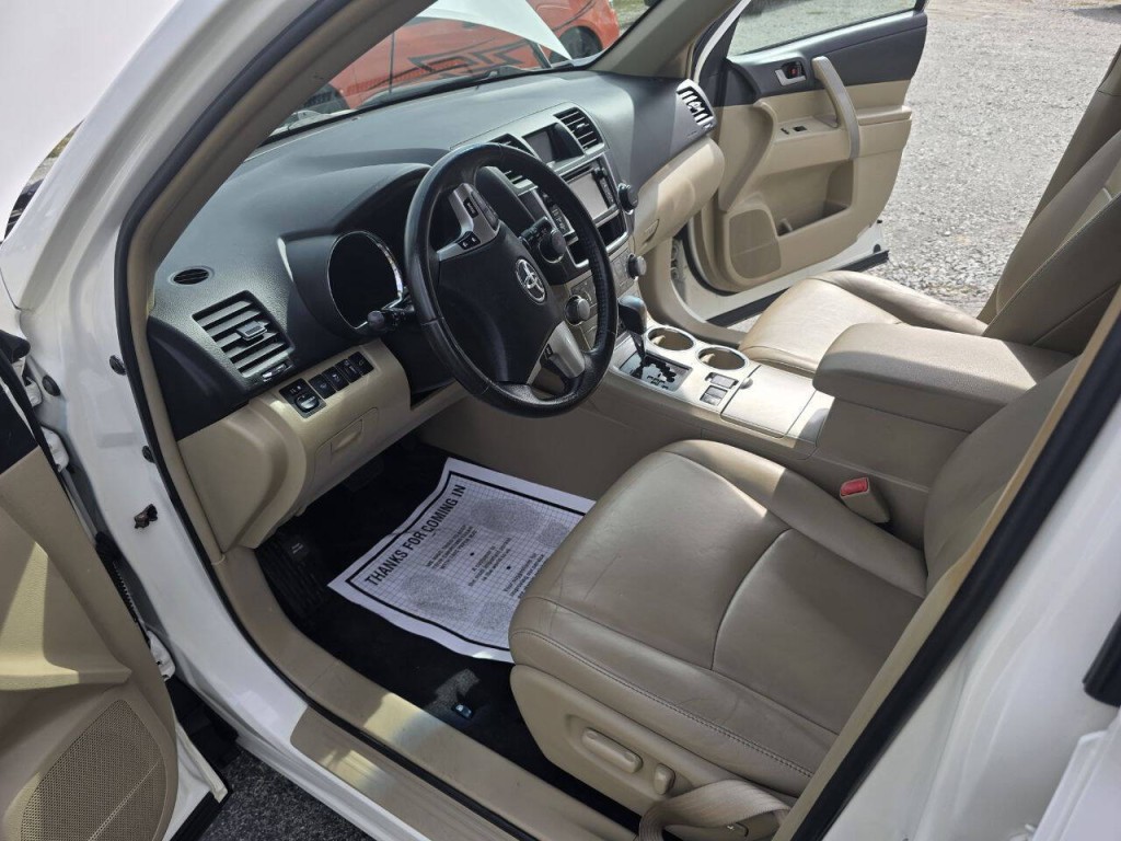 2013 Toyota Highlander Image 19