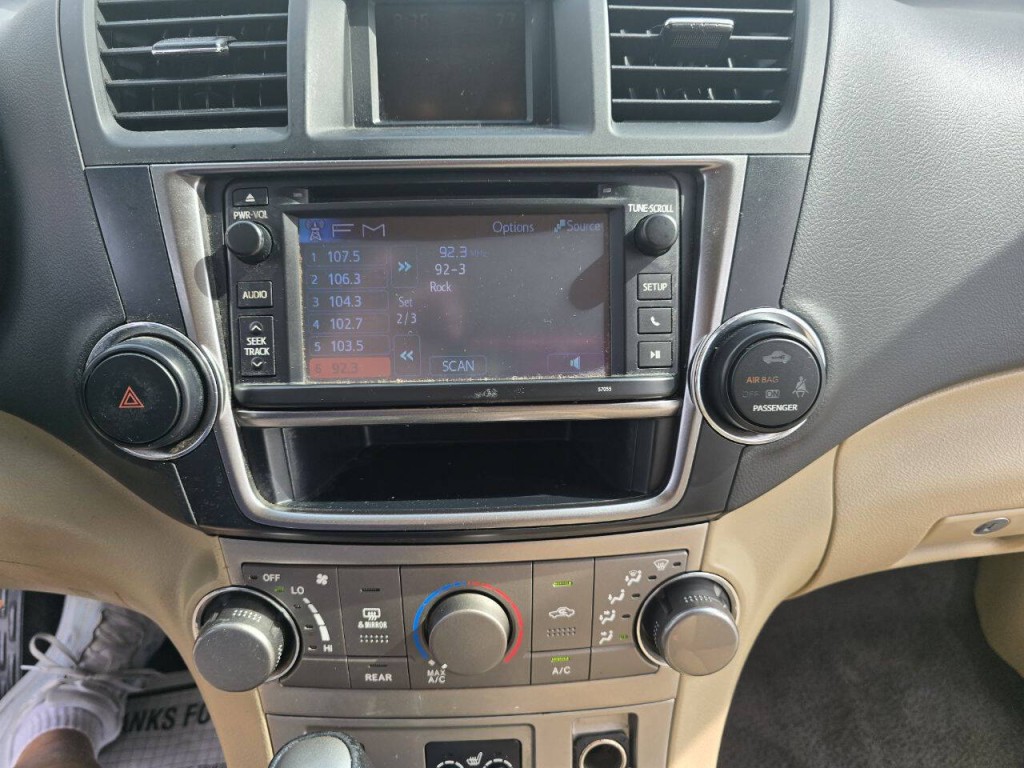 2013 Toyota Highlander Image 22