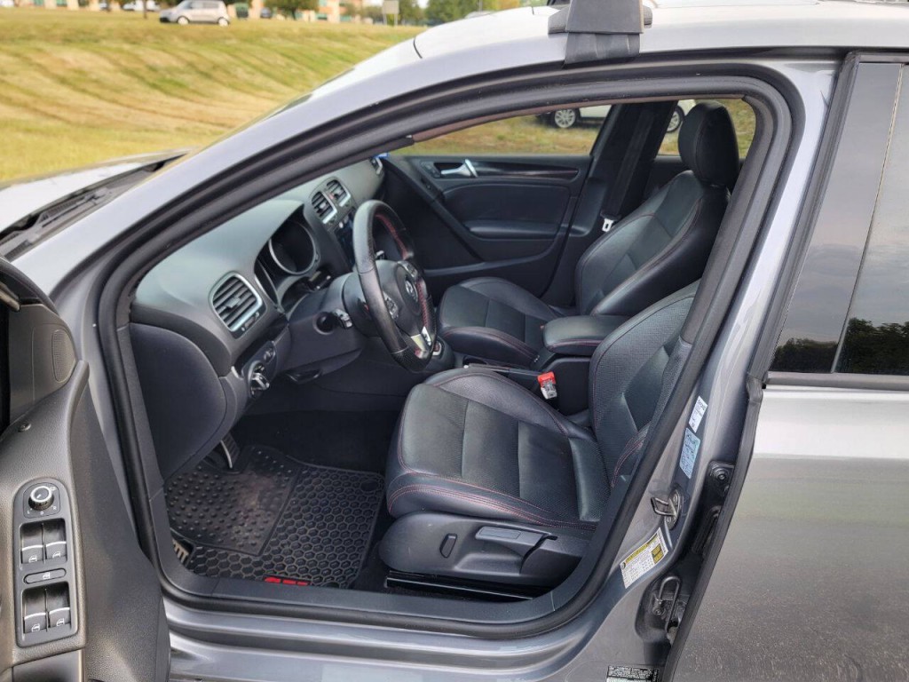 2012 Volkswagen GTI Image 12