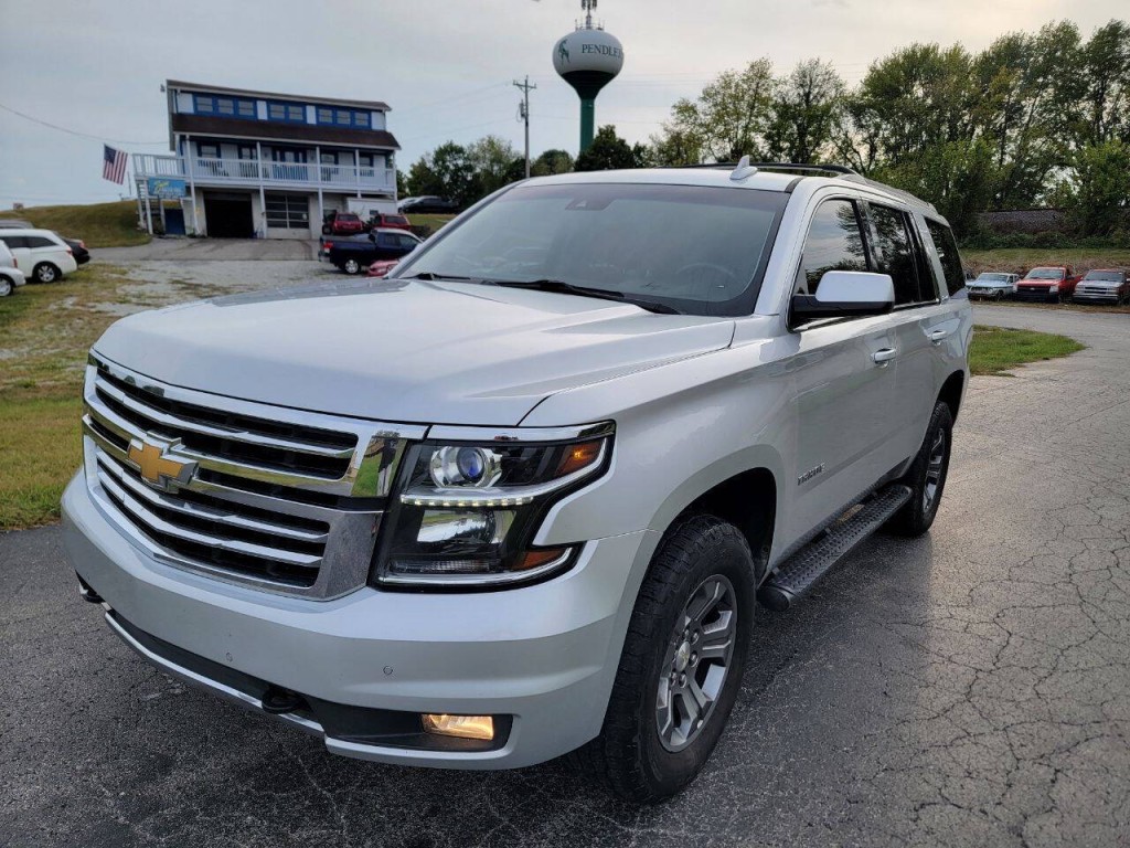 2017 Chevrolet Tahoe Image 2