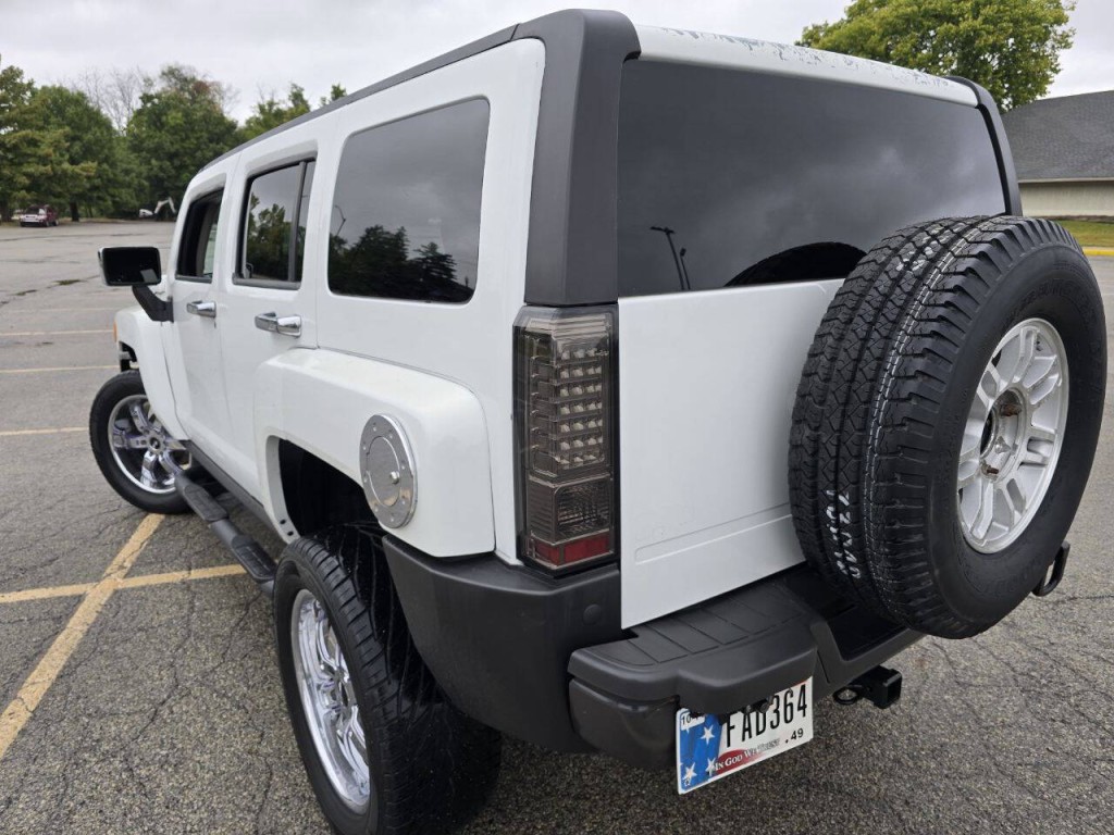 2007 HUMMER H3 Image 8