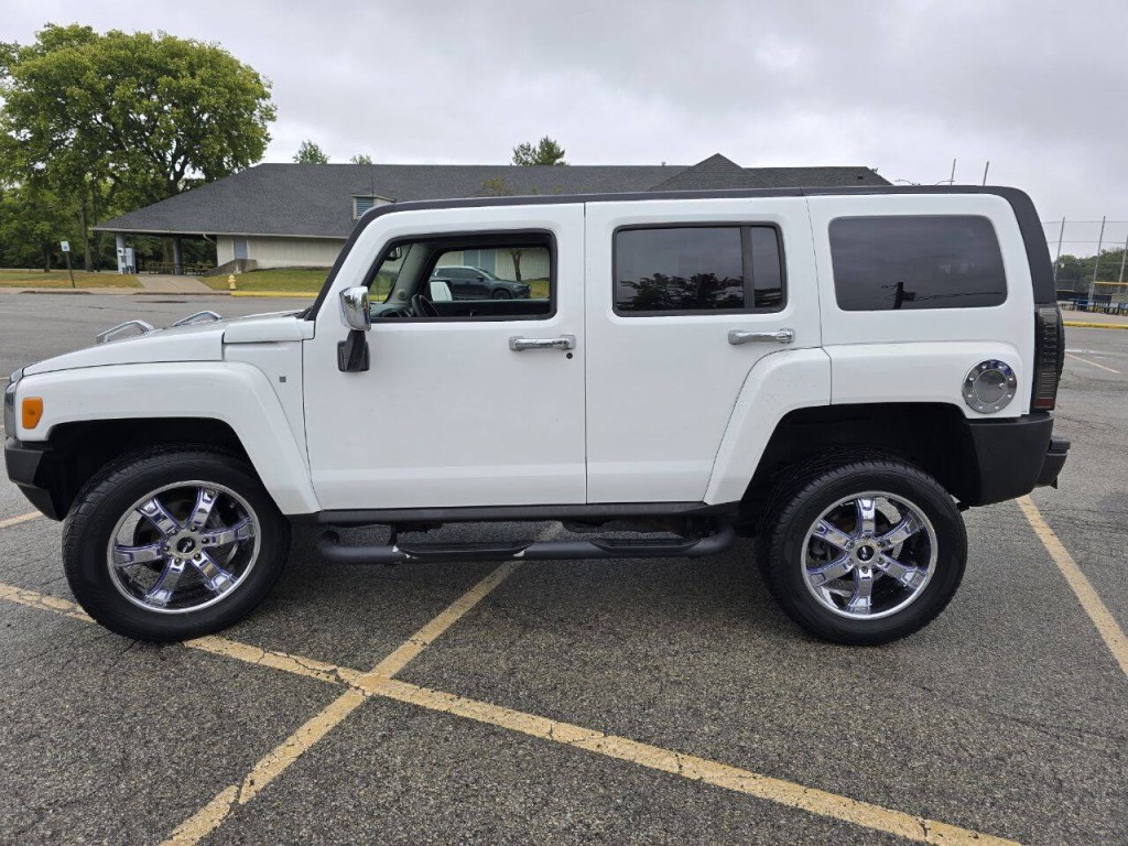 2007 HUMMER H3 Image 9