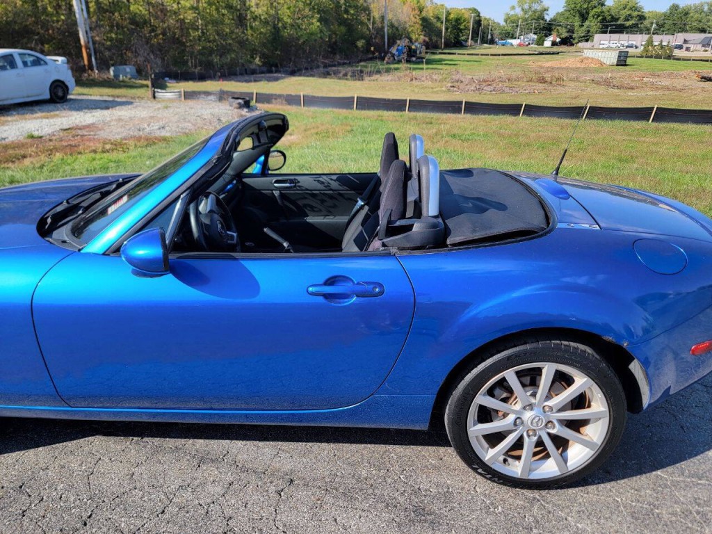 2006 Mazda MX-5 Miata Image 12