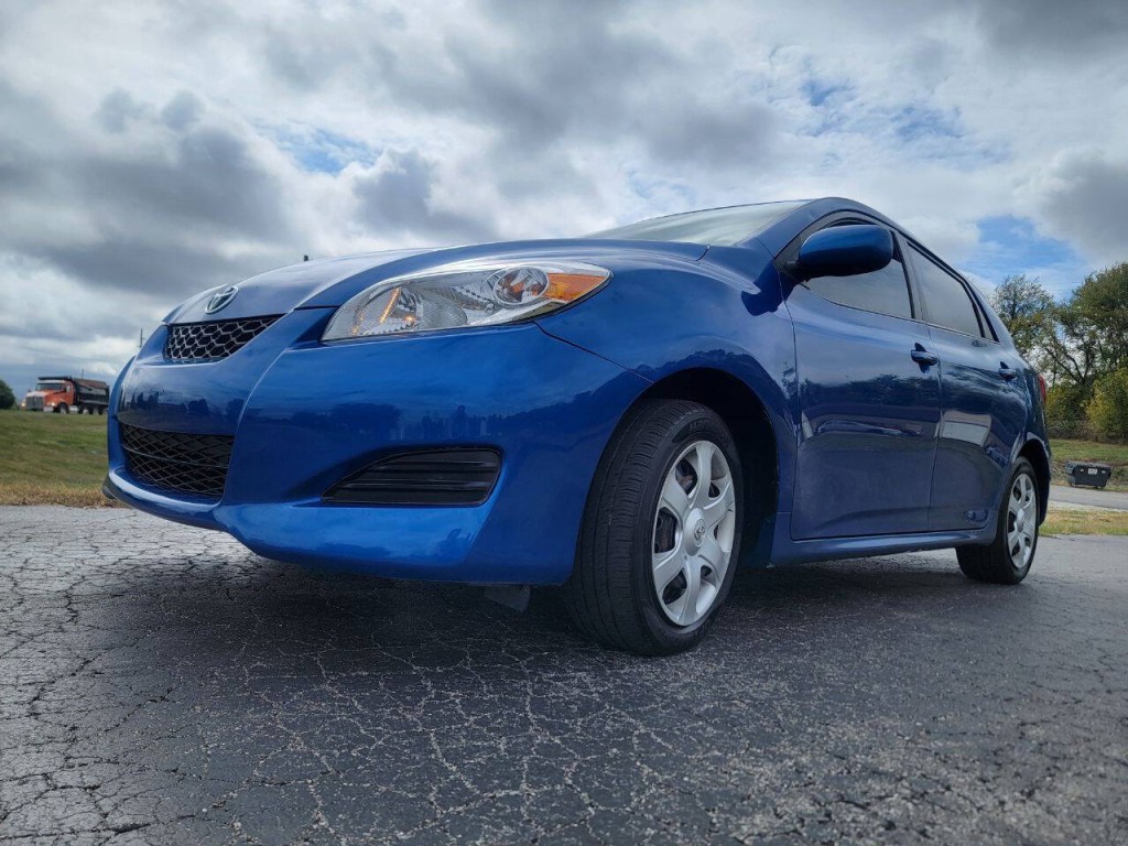 2010 Toyota Matrix Image 2