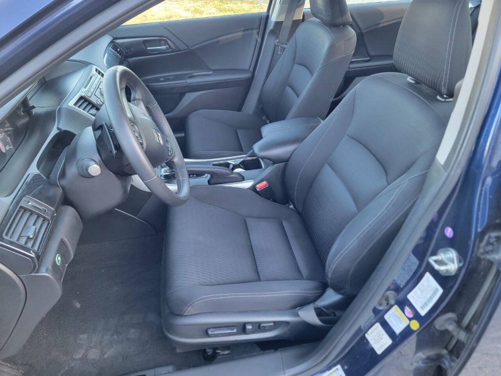 2015 Honda Accord Image 11