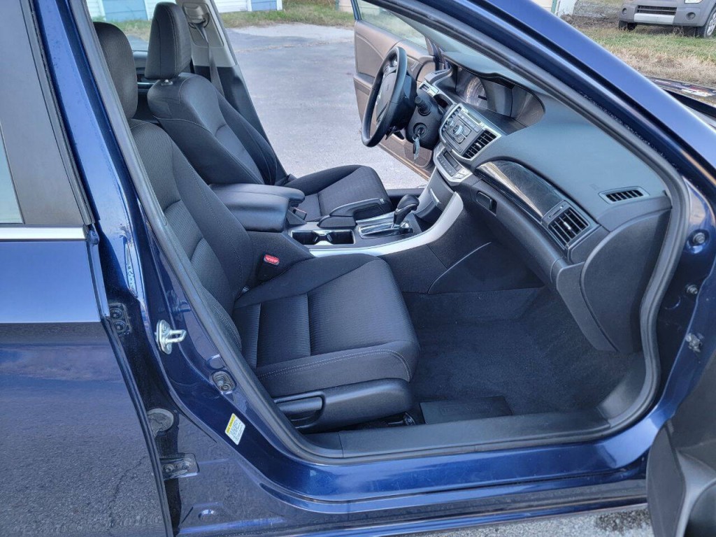 2015 Honda Accord Image 14