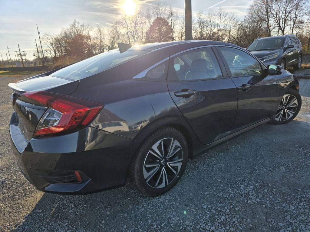 2017 Honda Civic Image 8