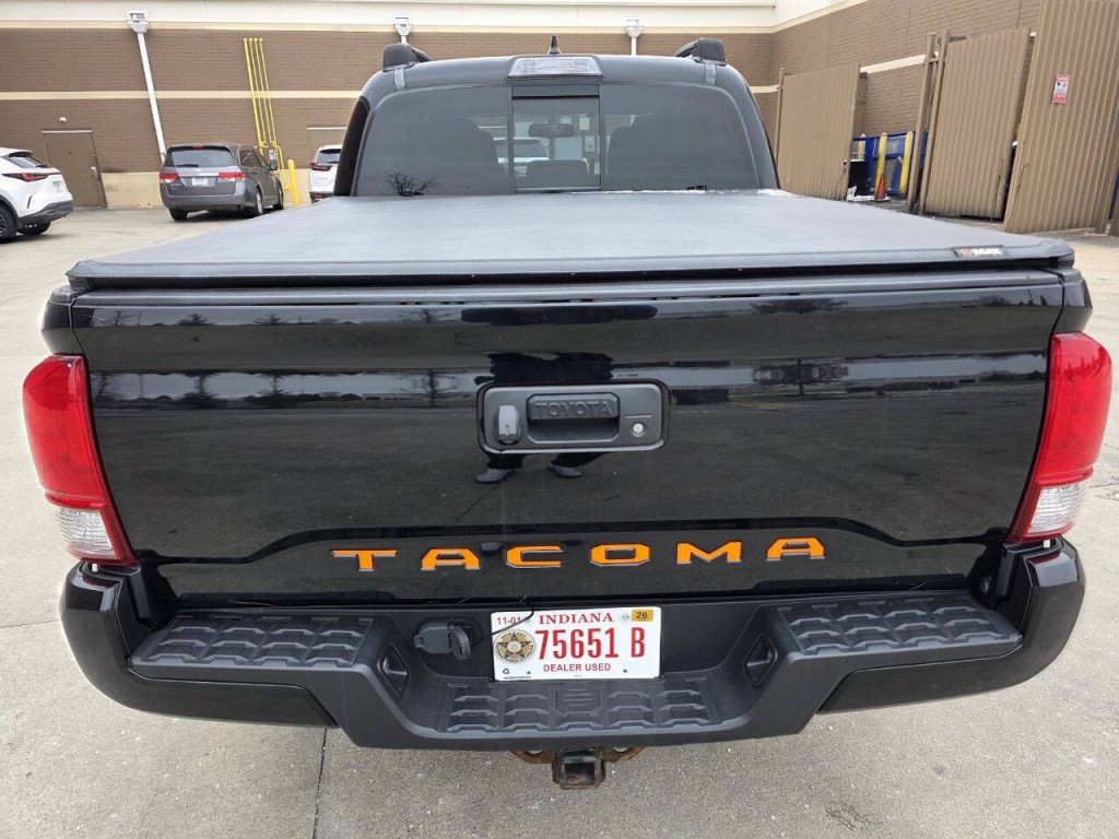 2017 Toyota Tacoma Image 6