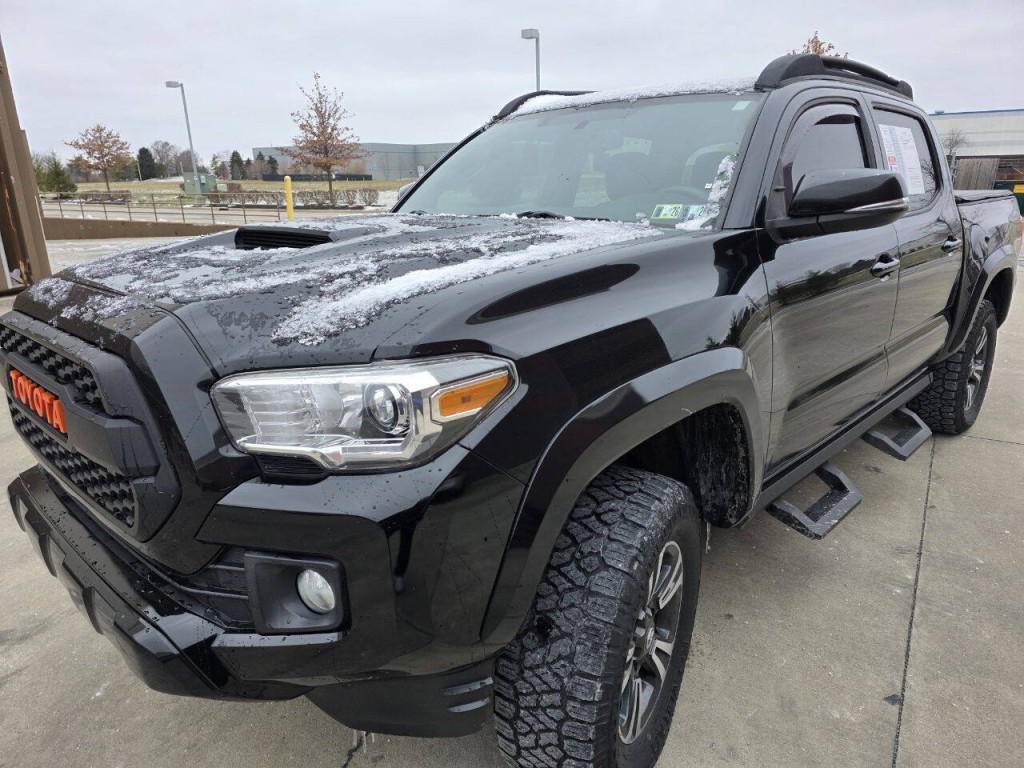 2017 Toyota Tacoma Image 11