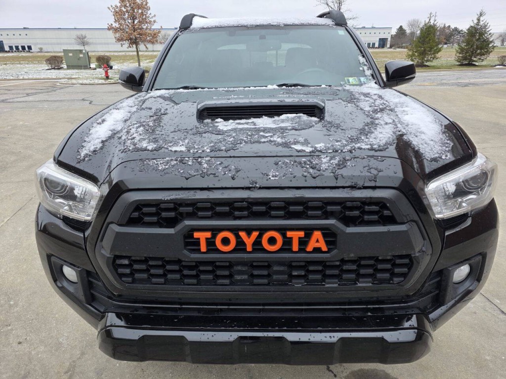 2017 Toyota Tacoma Image 12